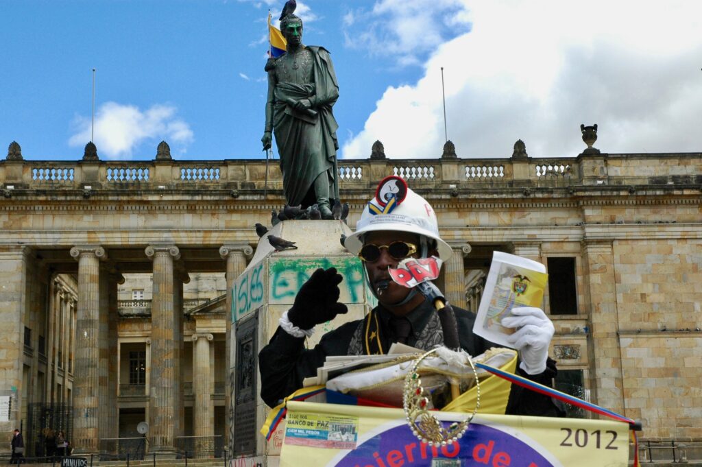 Plaza-Bolívar-1-Zentrum-des-Landes-und-mal-ein-Ort-für-politische-Selbstdarstellung...